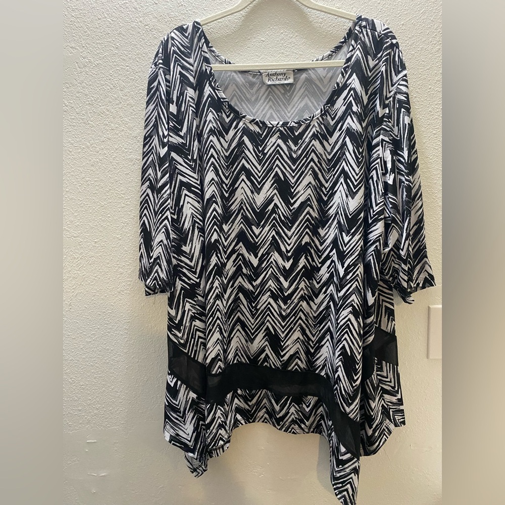 Anthony Richards Tunic Women 4X Black White Excellent Chevron Mesh Sharkbite Hem